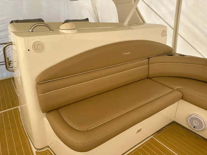  Yacht Photos Pics 2006 Silverton 48 Convertible boat interior with tan leather seating.