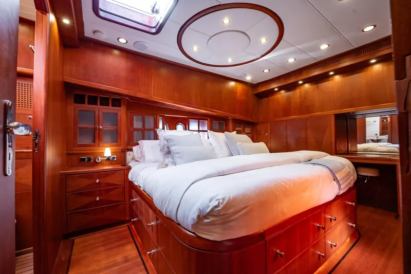 Aragosta Yacht Photos Pics 