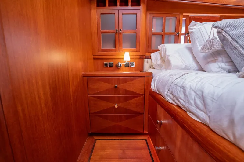 Aragosta Yacht Photos Pics 