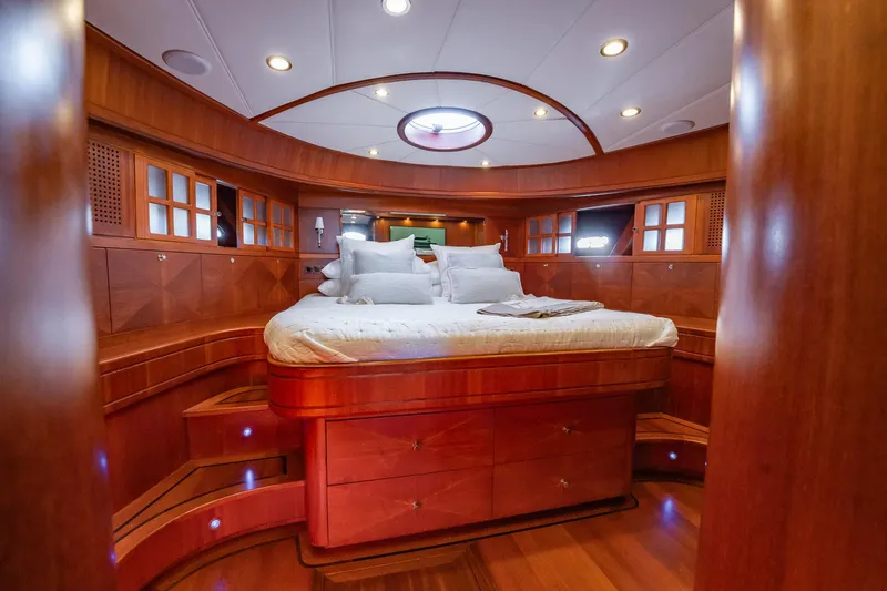 Aragosta Yacht Photos Pics 