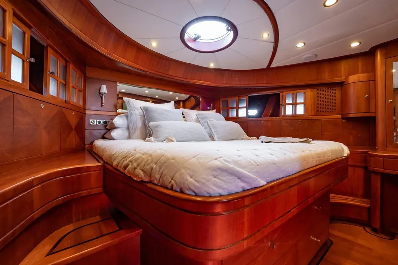 Aragosta Yacht Photos Pics 