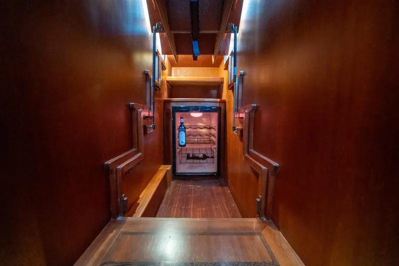 Aragosta Yacht Photos Pics 