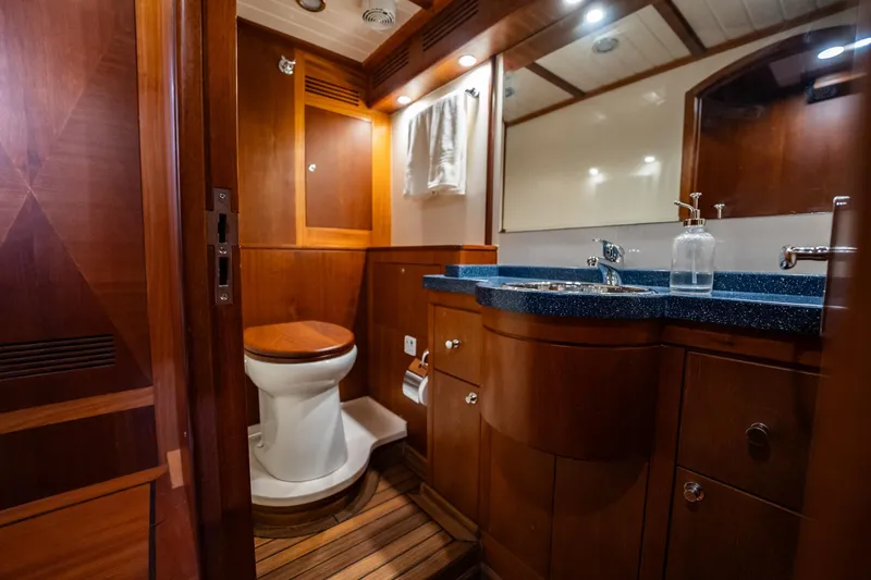 Aragosta Yacht Photos Pics 