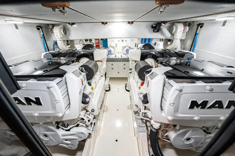 Aragosta Yacht Photos Pics 