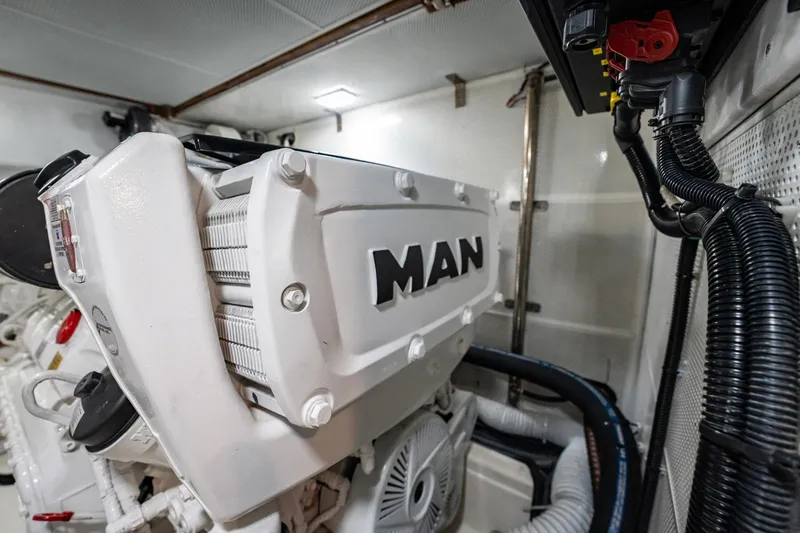 Aragosta Yacht Photos Pics 