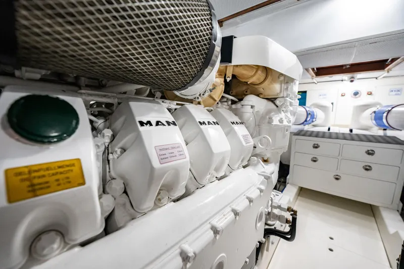 Aragosta Yacht Photos Pics 