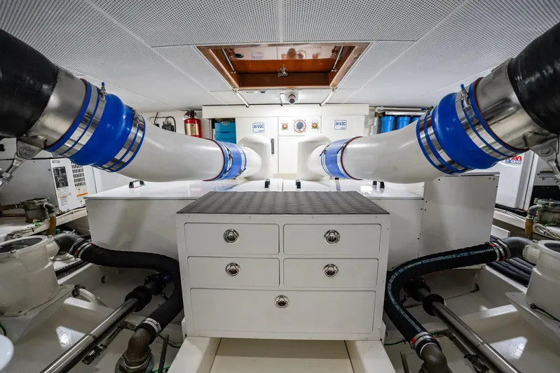 Aragosta Yacht Photos Pics 