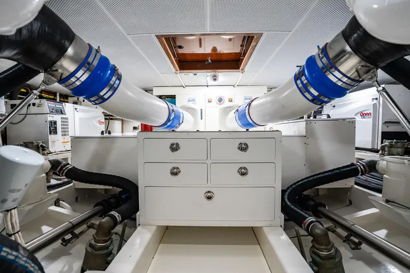 Aragosta Yacht Photos Pics 