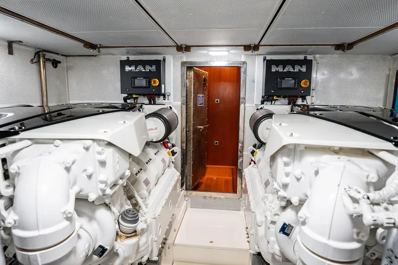 Aragosta Yacht Photos Pics 