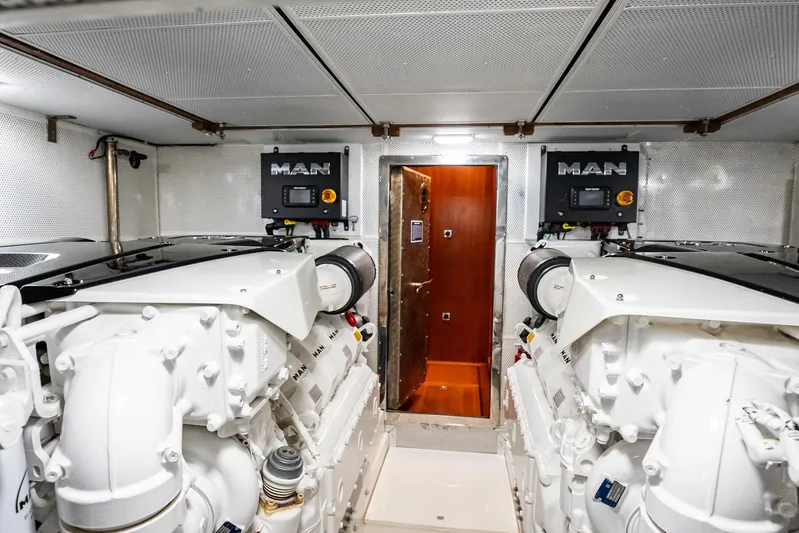 Aragosta Yacht Photos Pics 