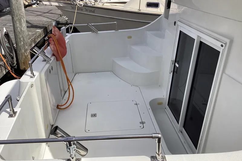 Fun Coupons Yacht Photos Pics 2005 Carver 41 Cockpit Motor Yacht, spacious deck with sliding doors and dock view.