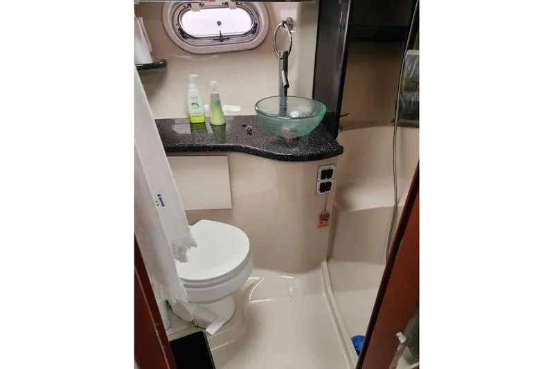  Yacht Photos Pics 2007 Four Winns 278 Vista boat bathroom with modern sink and toilet.