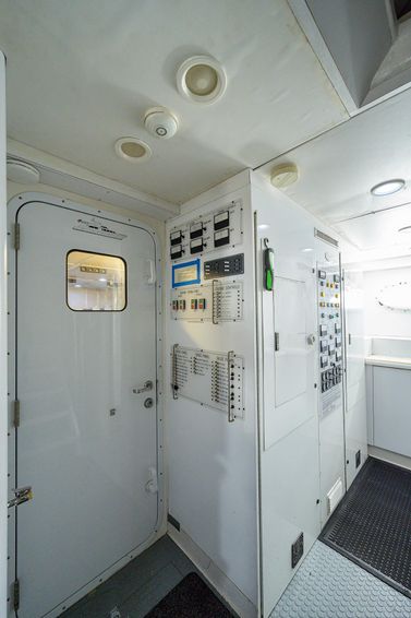 1998-98-westport-westbay-raised-pilothouse
