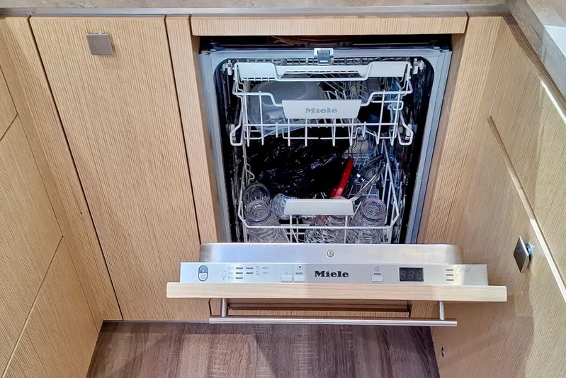 Emmanuel Yacht Photos Pics 2023 Privilege Signature 510