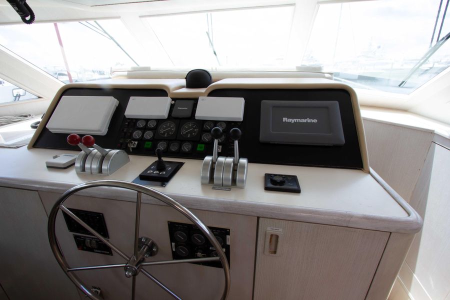 1996 Hatteras Cockpit Motoryacht