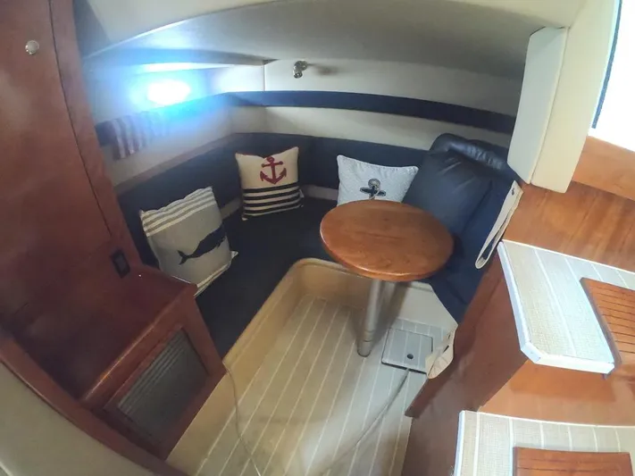 Grand Cru Yacht Photos Pics 2005 Cruisers Yachts 340 Express cabin with nautical-themed cushions and wooden table.