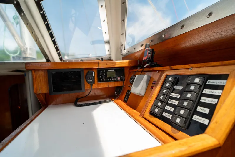 See The World Yacht Photos Pics Control panel of a 1998 Custom 49 boat with navigation and communication equipment.