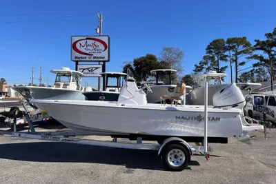 NauticStar 194 Bay