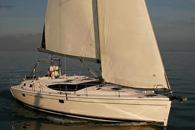 Hunter 50 Center Cockpit