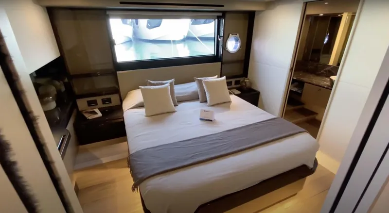  Yacht Photos Pics Absolute 60 fly 2024 used yacht occasion