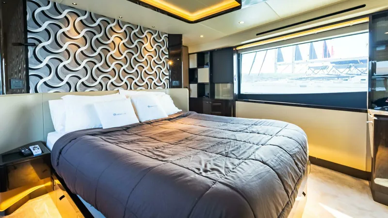  Yacht Photos Pics Absolute 60 fly 2024 used yacht occasion