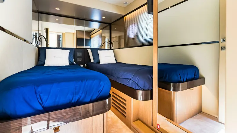  Yacht Photos Pics Absolute 60 fly 2024 used yacht occasion