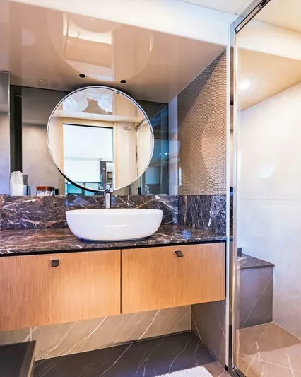  Yacht Photos Pics Absolute 60 fly 2024 used yacht occasion