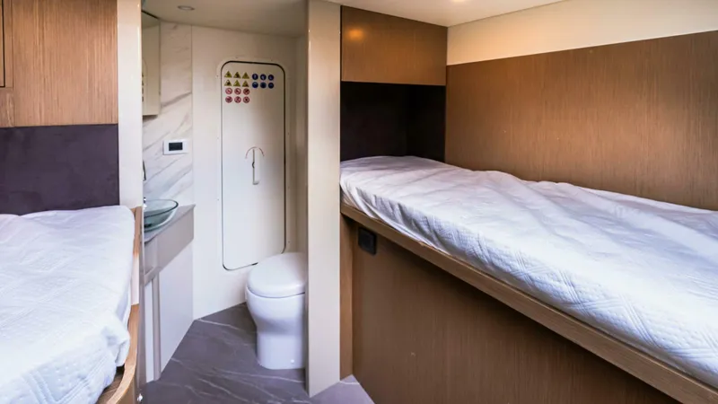  Yacht Photos Pics Absolute 60 fly 2024 used yacht occasion