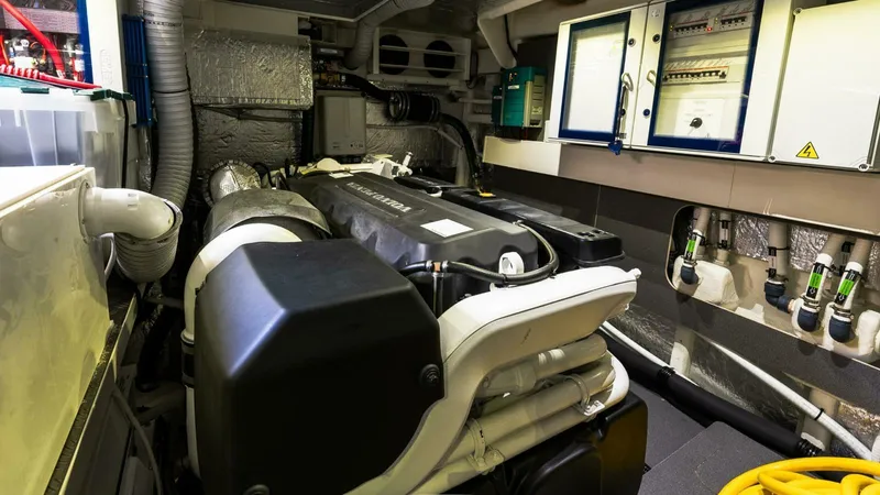  Yacht Photos Pics Absolute 60 fly 2024 used yacht occasion