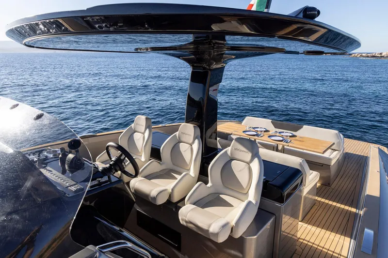 40f Open O/b Yacht Photos Pics 2024 Solaris Power SP 40F Open yacht with luxurious seating on open water.