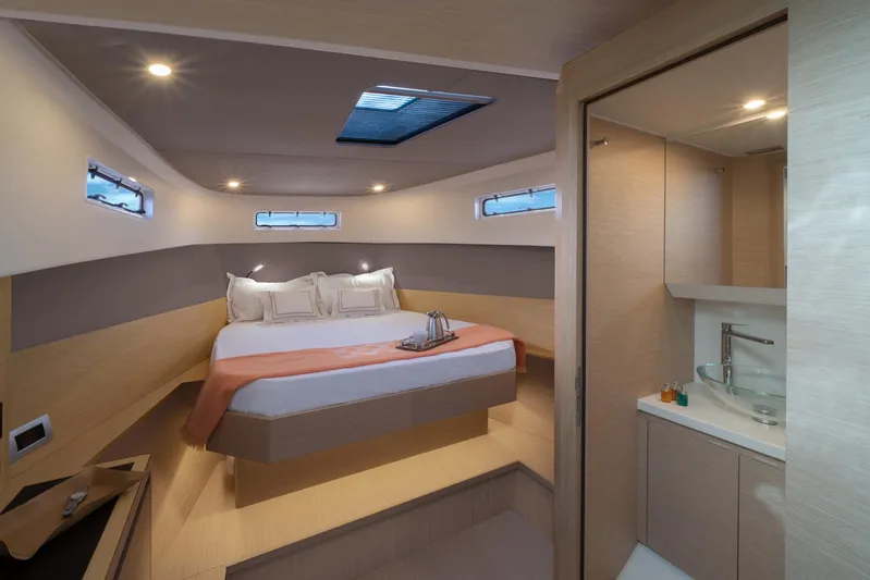 40f Open O/b Yacht Photos Pics Luxurious interior of 2024 Solaris Power SP 40F open yacht cabin with modern amenities.