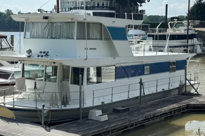 Pluckebaum river cruiser