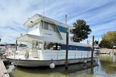 Pluckebaum river cruiser