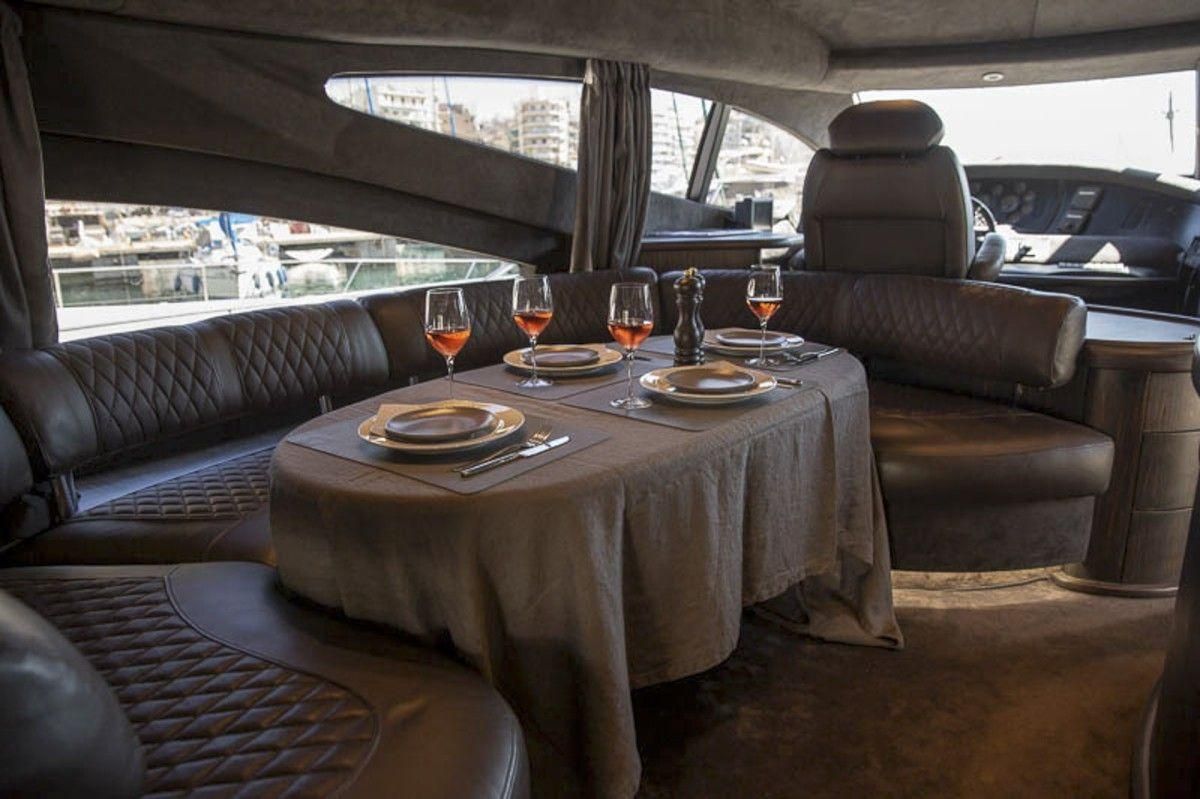 2005 Azimut 70 