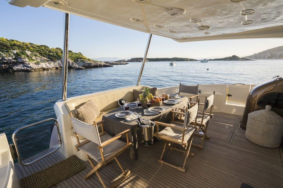 2005 Azimut 70 