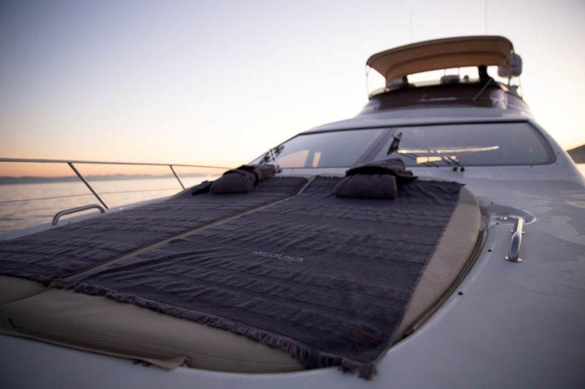2005 Azimut 70 