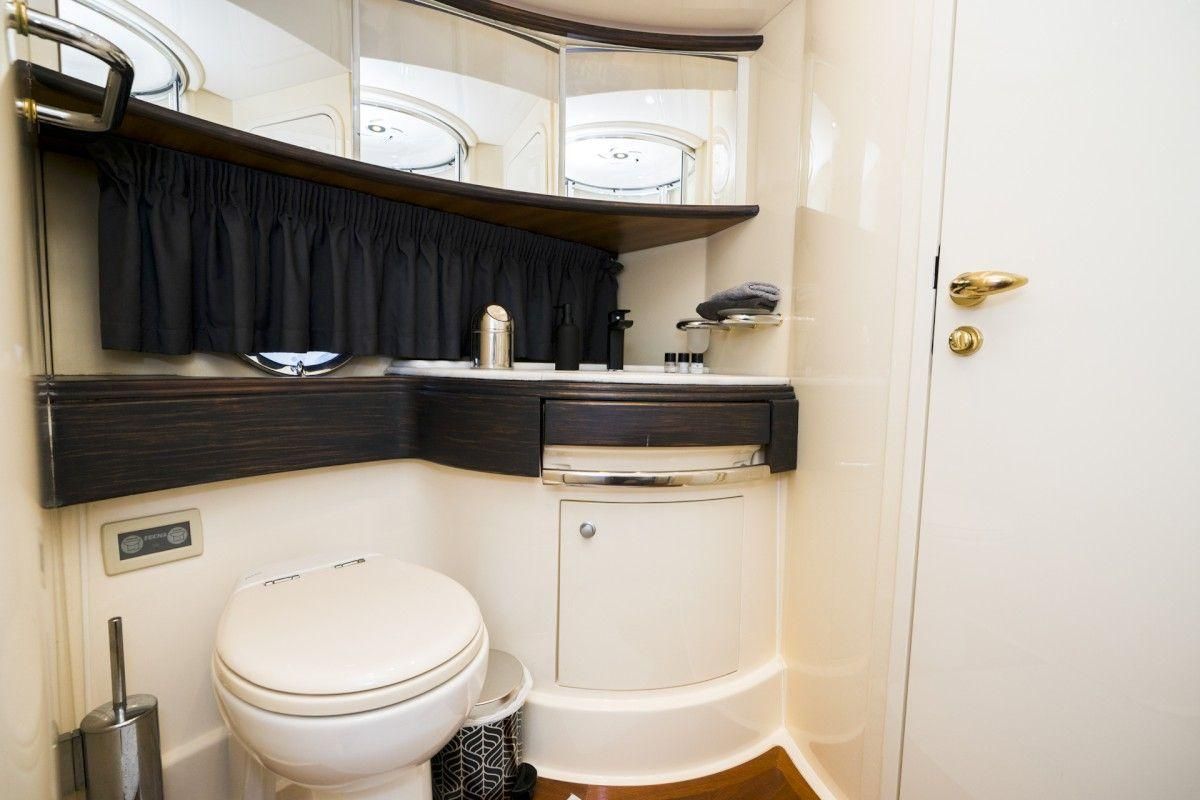 2005 Azimut 70 