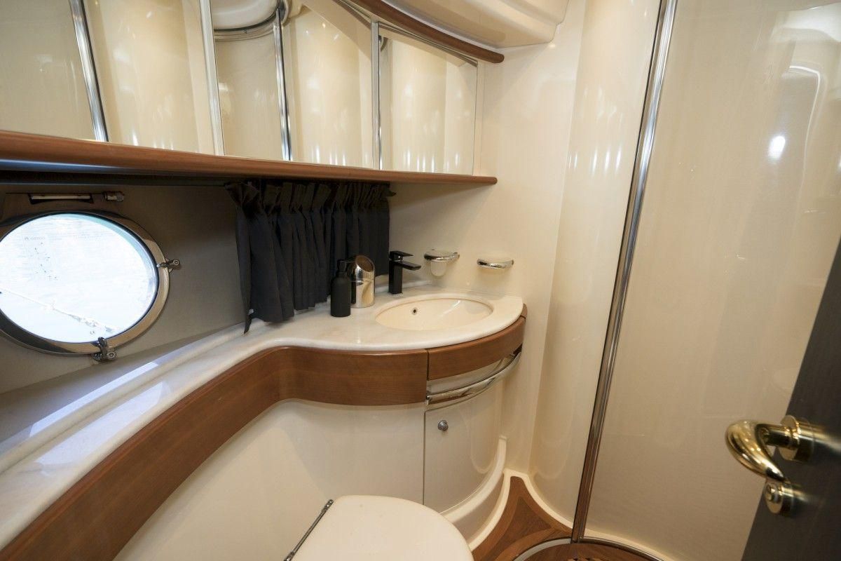 2005 Azimut 70 