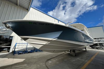 Boston Whaler 350 Realm