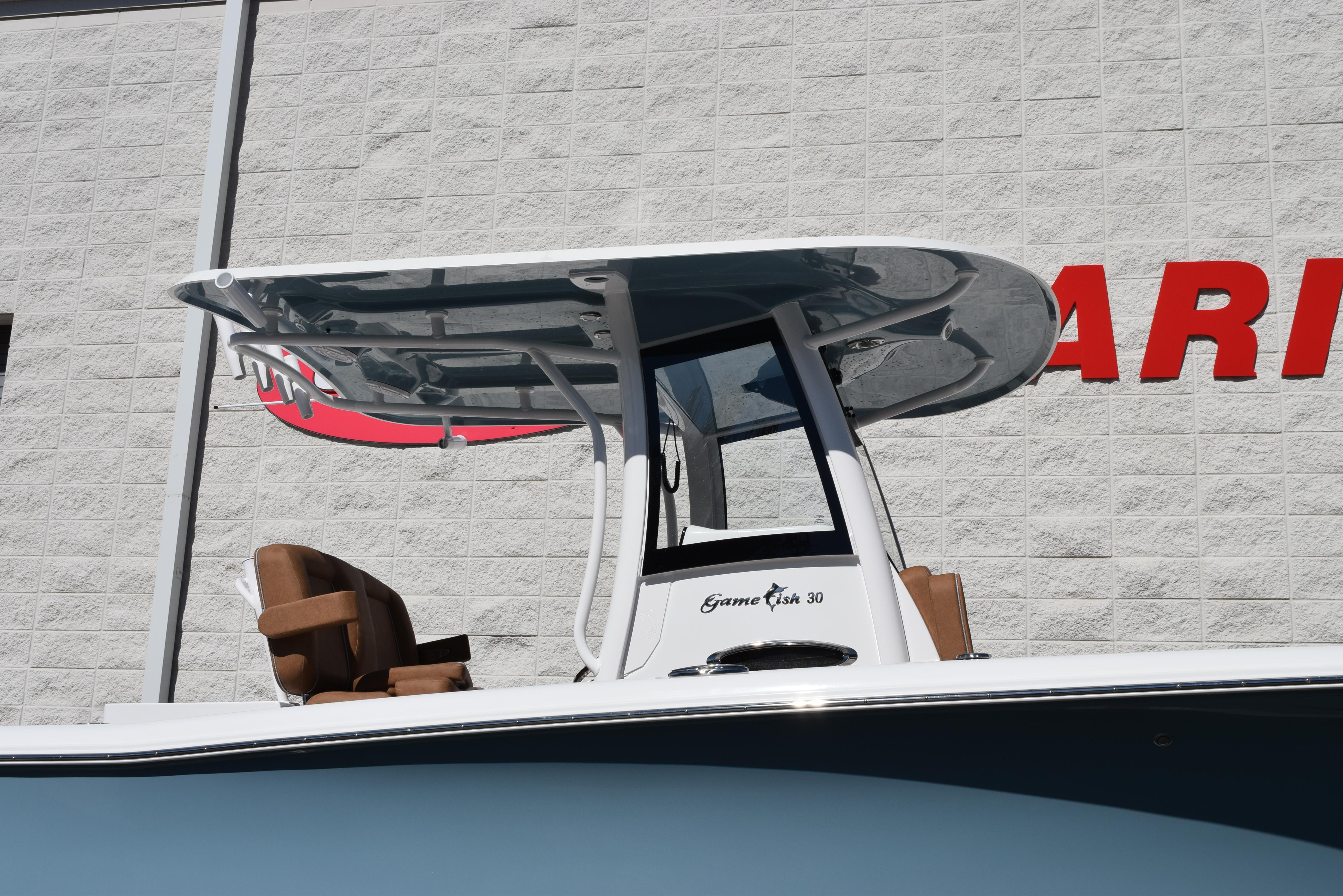 2023 Sea Hunt Gamefish 30 with Coffin Box Center Console Boote Kaufen