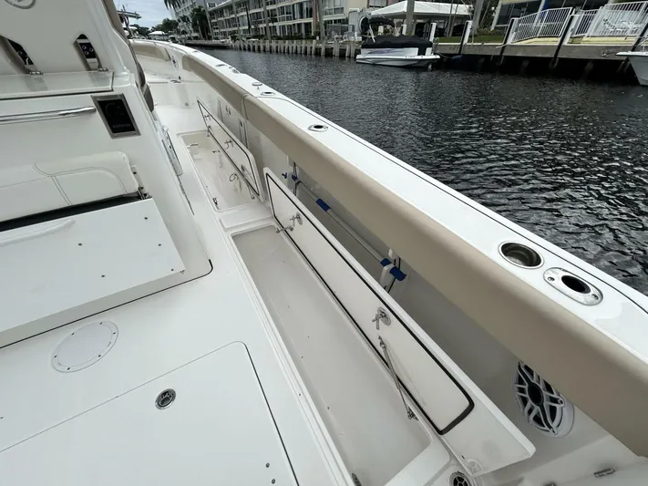 Reel Time Yacht Photos Pics 2022 Edgewater 340cc - Image 34