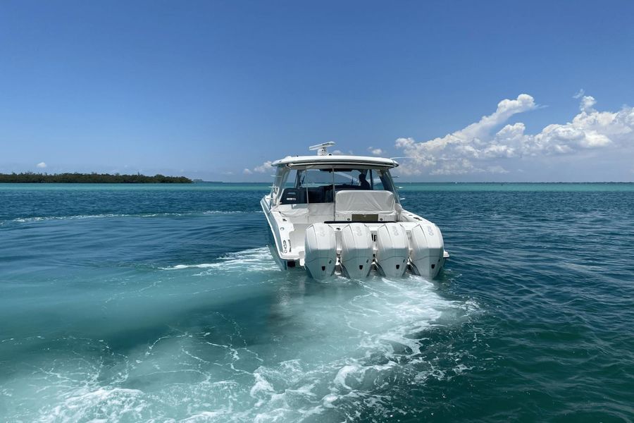 2022 Boston Whaler 380 Realm