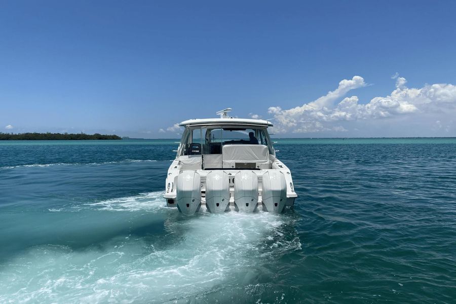 2022 Boston Whaler 380 Realm