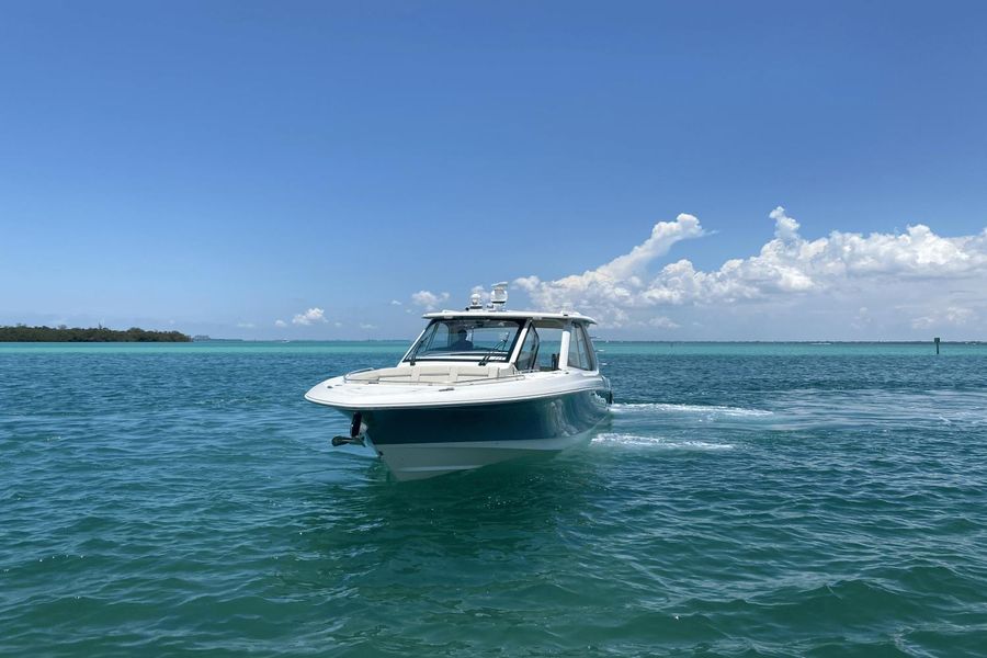 2022 Boston Whaler 380 Realm