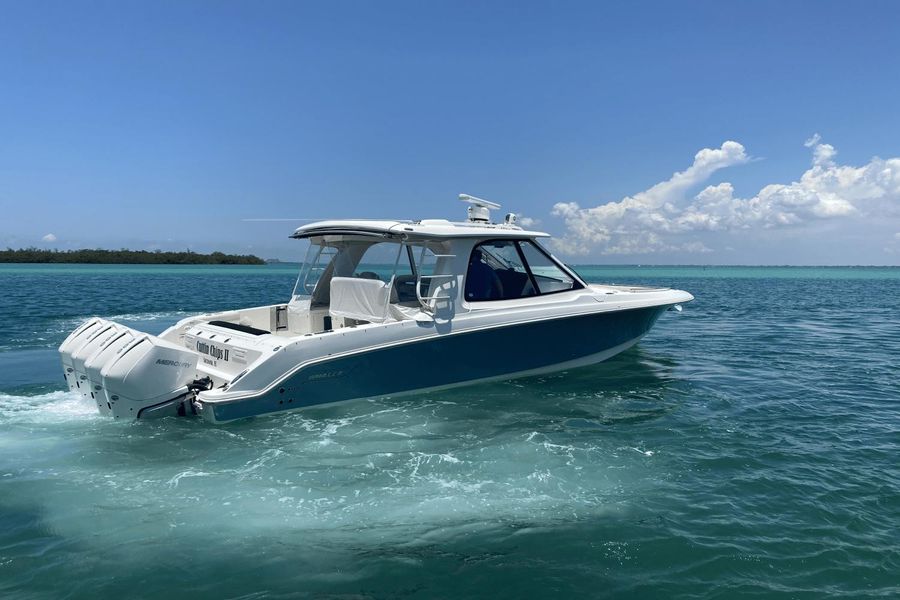2022 Boston Whaler 380 Realm