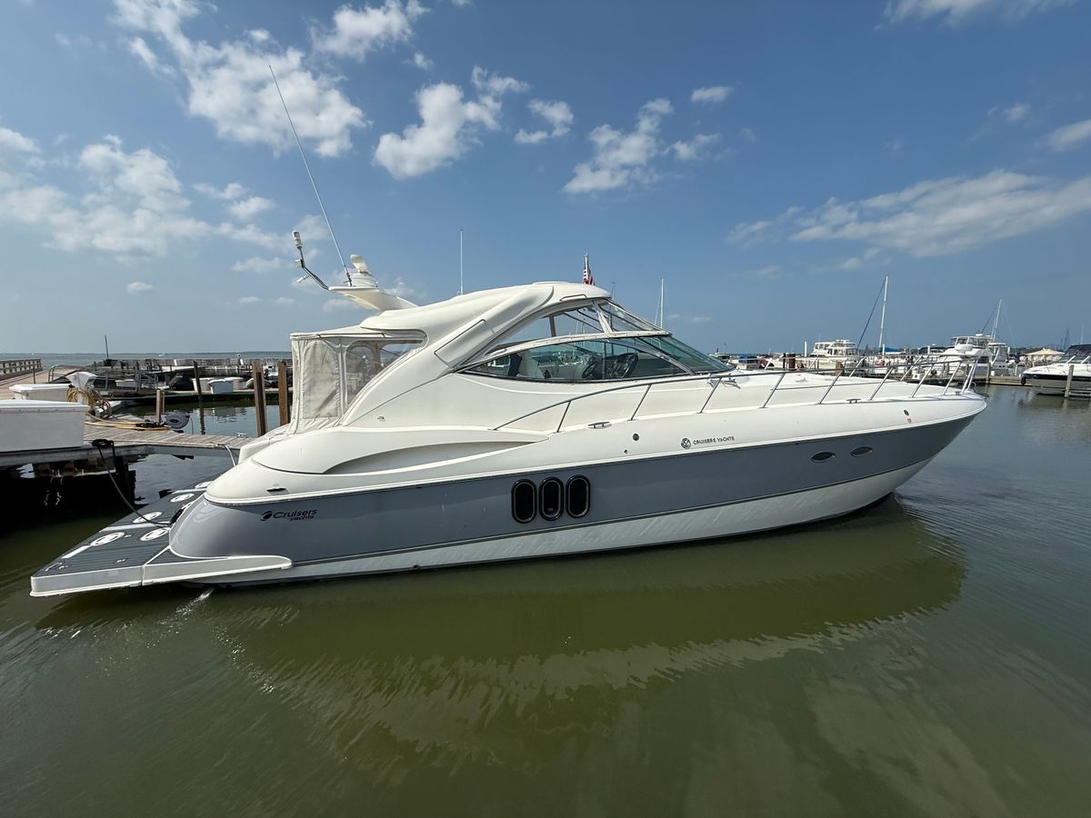 2007 Cruisers Yachts 52 
