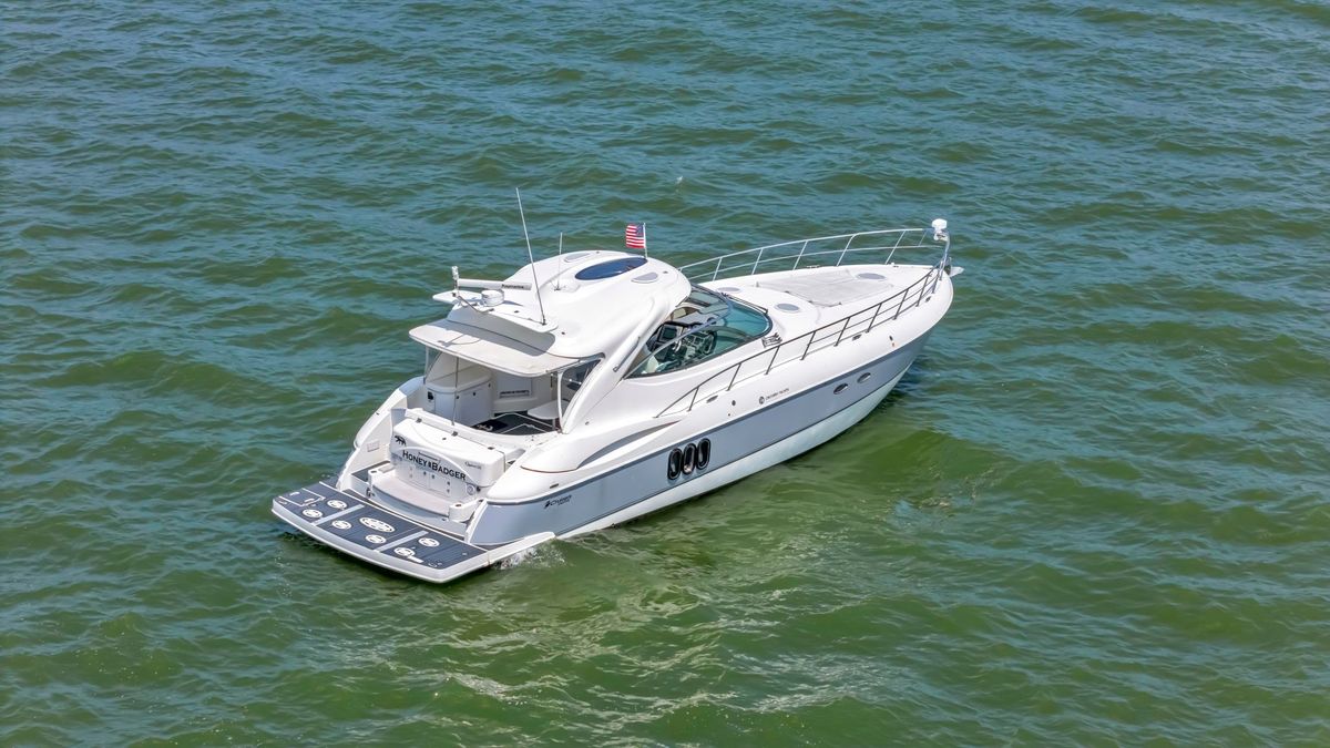 2007 Cruisers Yachts 52 