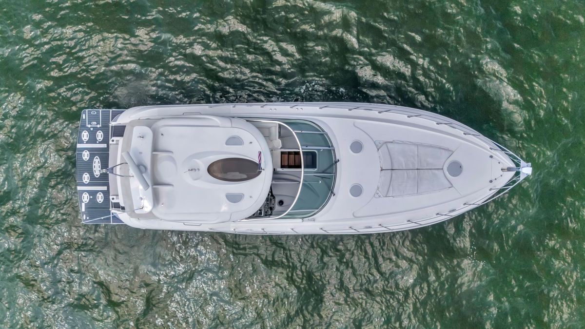 2007 Cruisers Yachts 52 