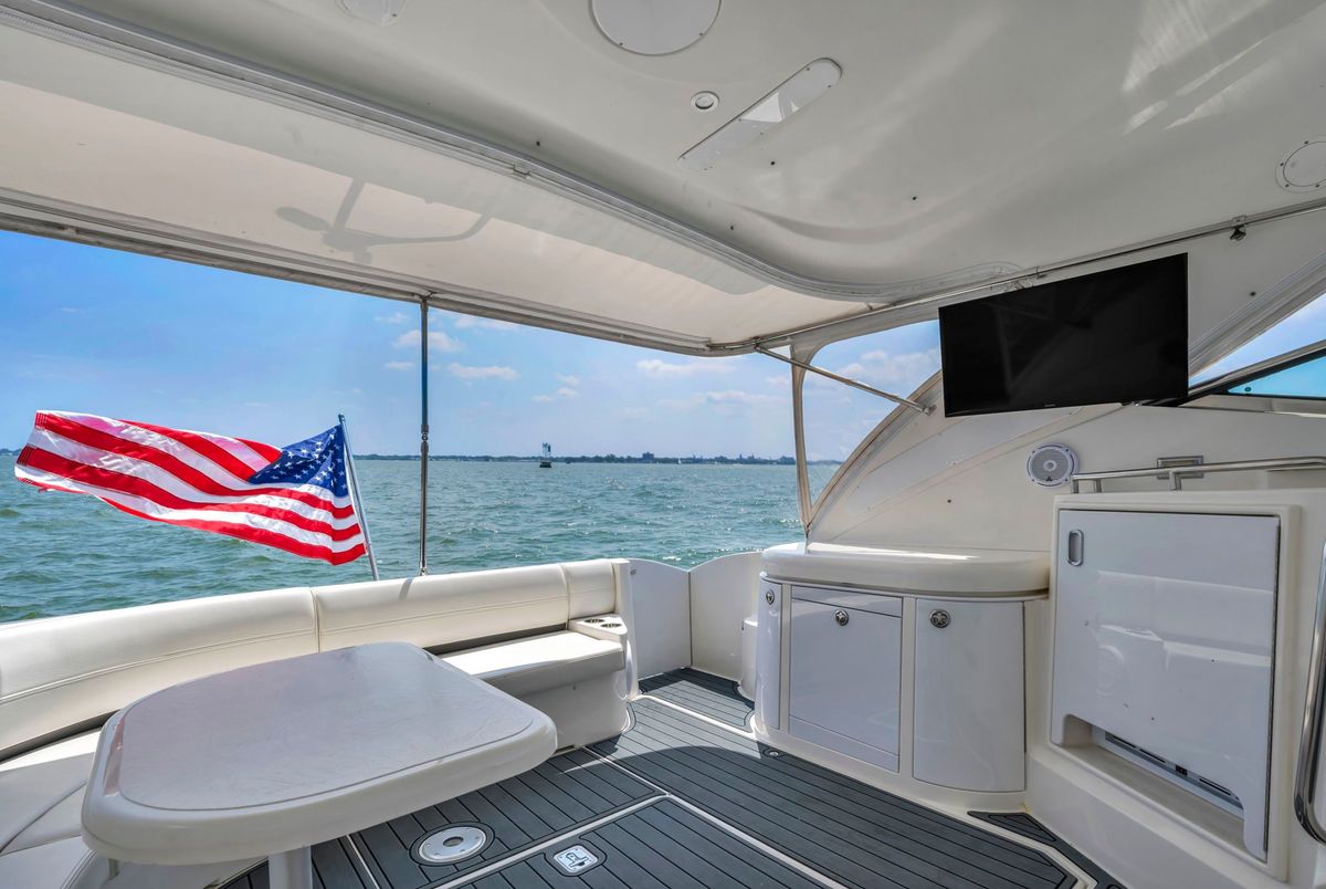 2007 Cruisers Yachts 52 