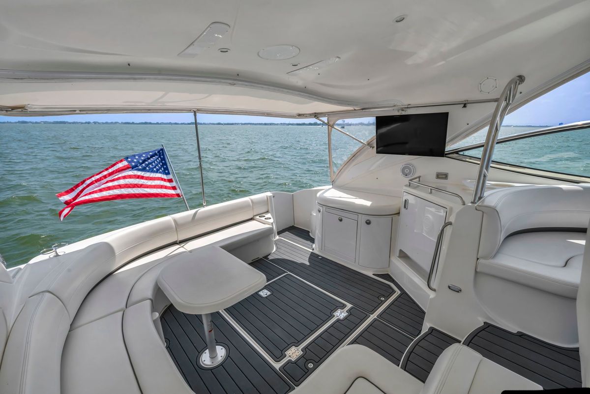 2007 Cruisers Yachts 52 